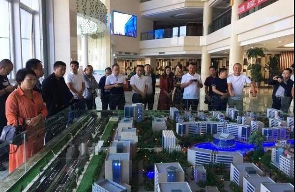 甘肃省五县区工商联会员企业家旅行考察新区“拉斯维加斯游戏3499三厂”及“拉斯维加斯游戏3499世贸广场”项目