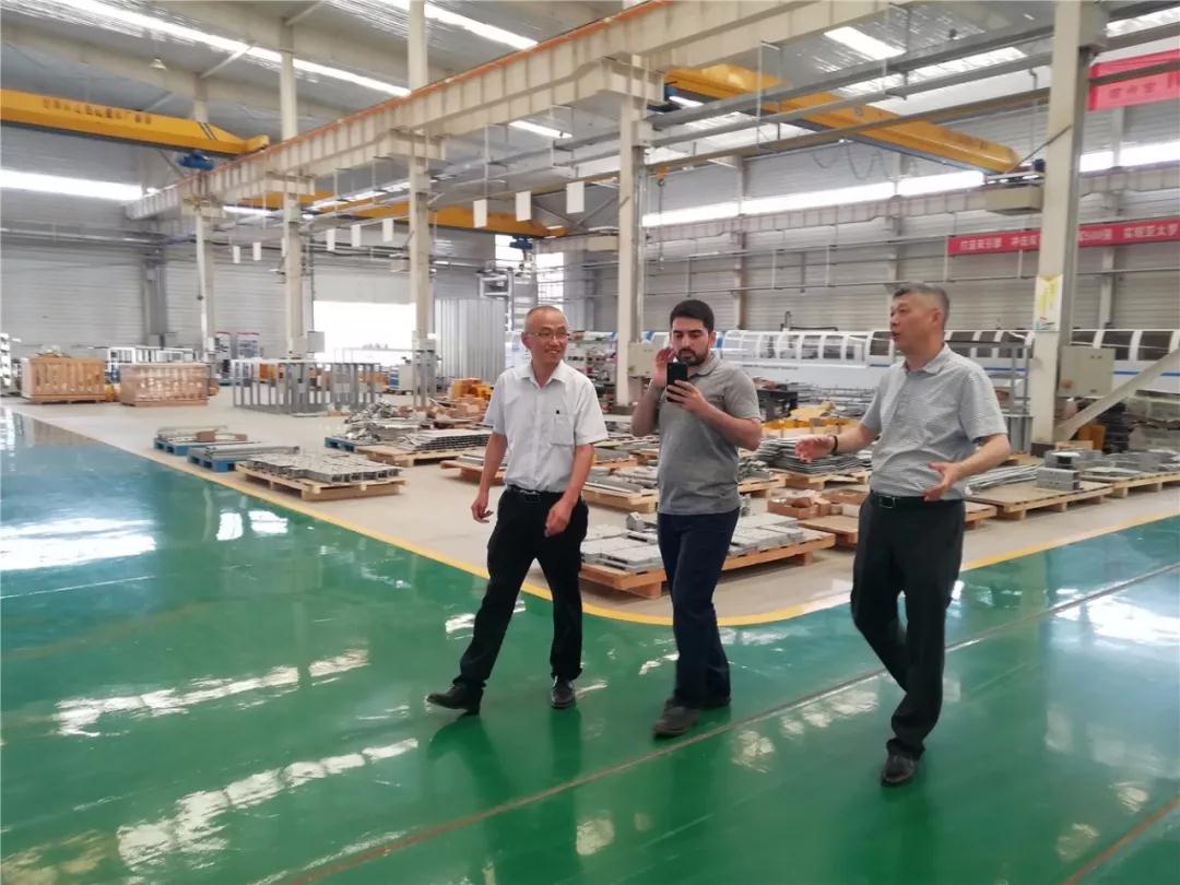 伊朗客商旅行考察兰州新区拉斯维加斯游戏3499伊士顿电梯厂并签署相助协议